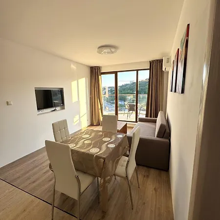 Apartmanhotel Cabacum Pleasure Beachfront - 50m To And Pool 3*